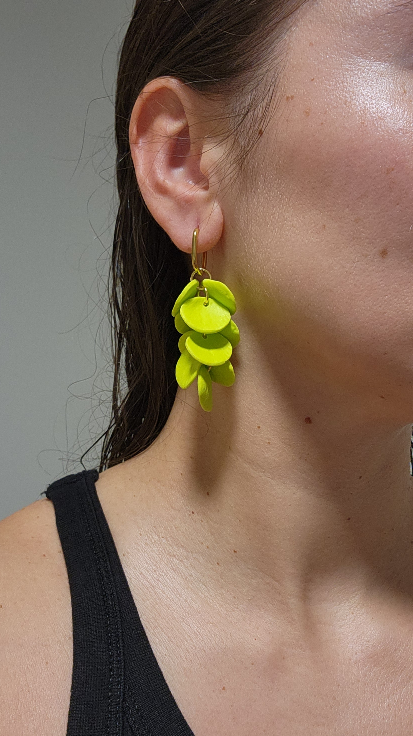 Cascada de pétalos verde limón