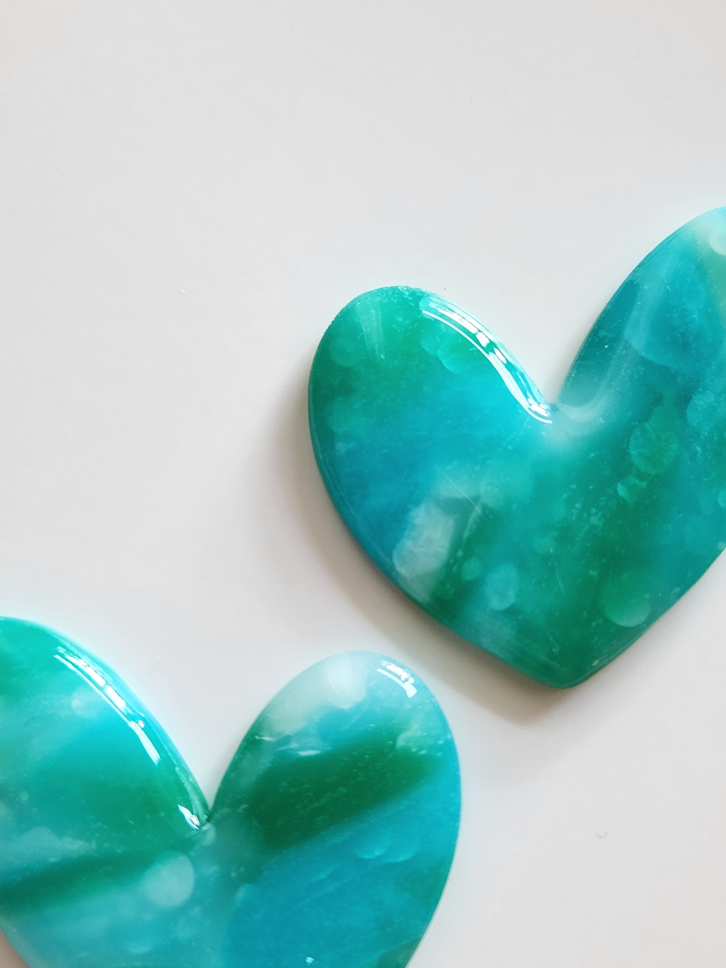 Corazón translúcido verde azul